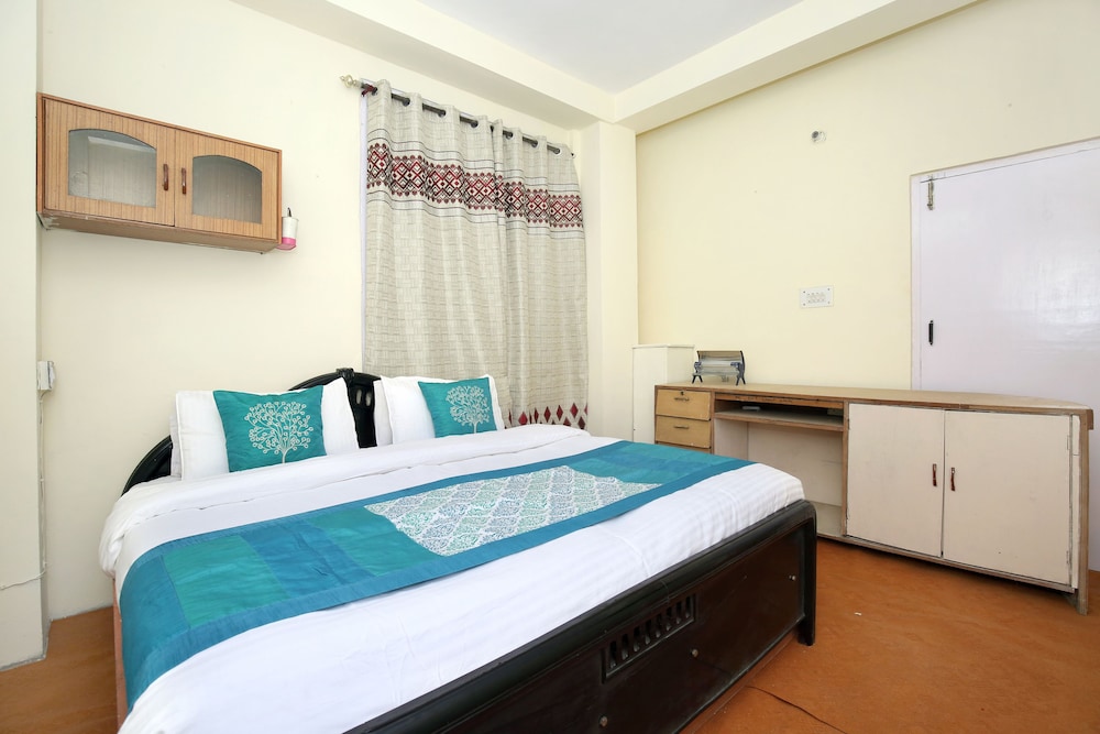 OYO 10165 Home 2BHK Snow View Apartment