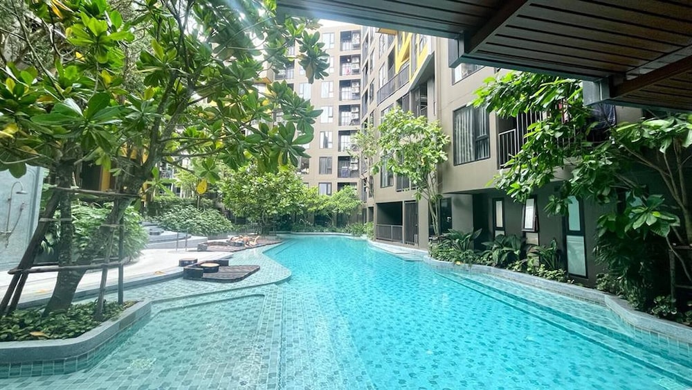The Base - New Studio Great Location, Shared Pool