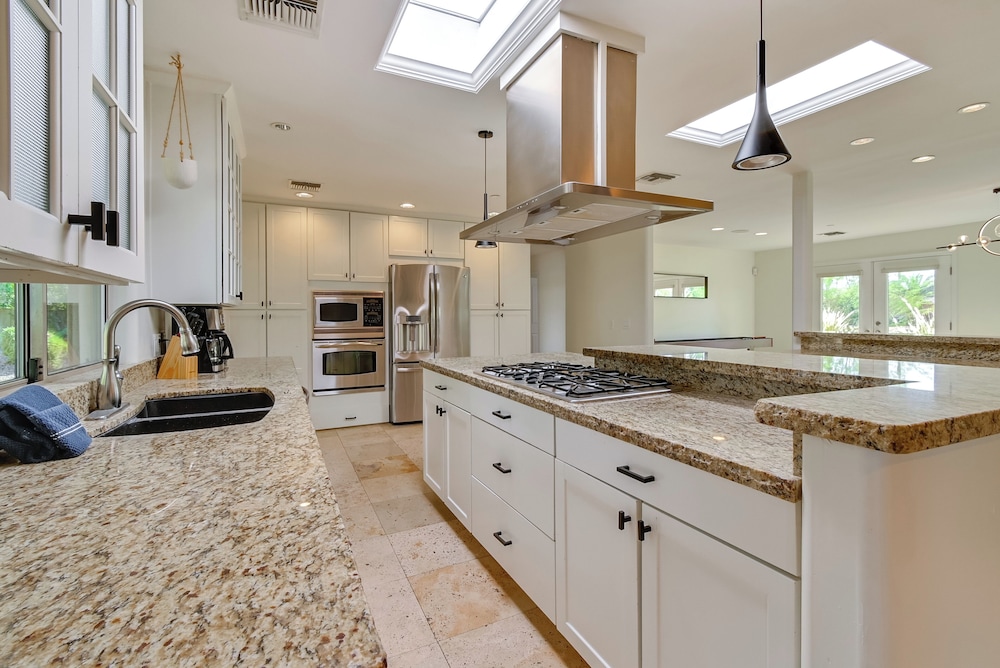 Private Paradise Valley Oasis: Hot Tub, Large Yard