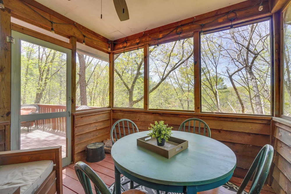 Hiwassee Lake Access: Pet-friendly Cabin w/ Views!