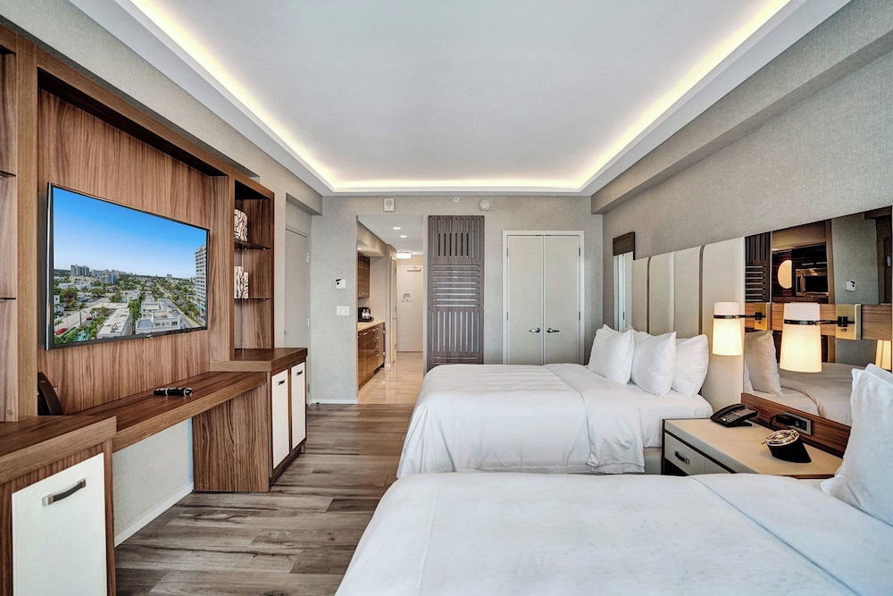 Elegant Beachfront Condo: Your Perfect Getaway!