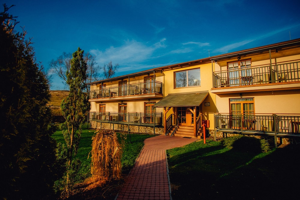Hotel Sojka Resort - Hotel & Drevenice - Image 1