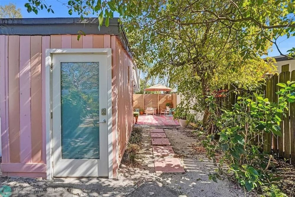 Castaways Casita Saltwater Pool Dog Friendly