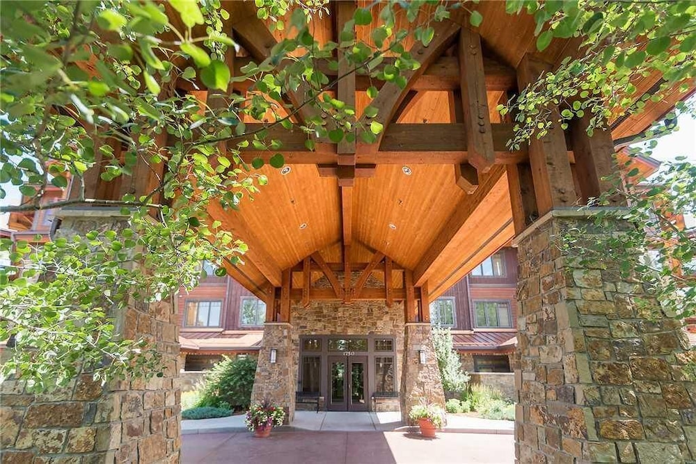 6107 Bear Lodge, Trappeur's Crossing Apartment 3