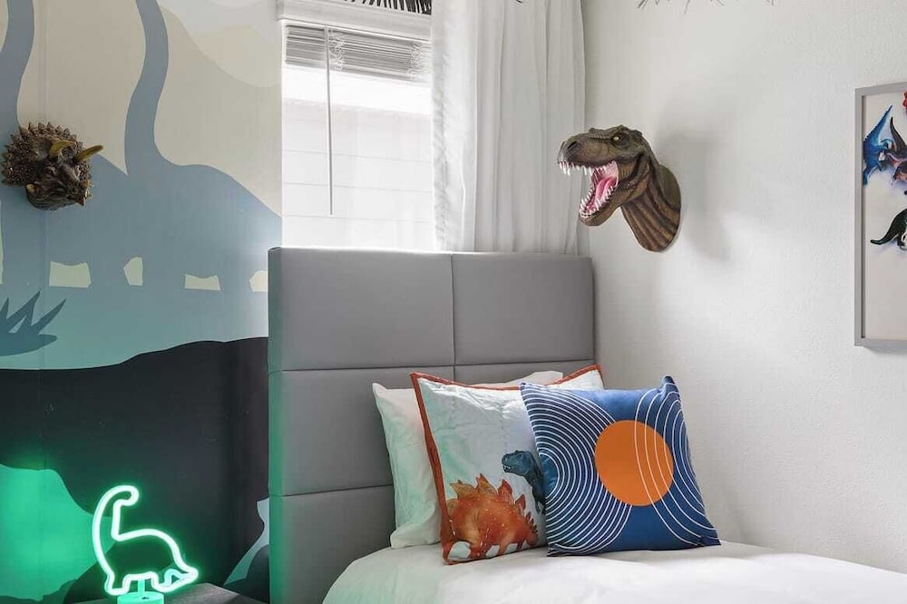 Sleeps 26! Resort Home w/ On-site Waterpark, Pool Flamingo Grove by Avantstay