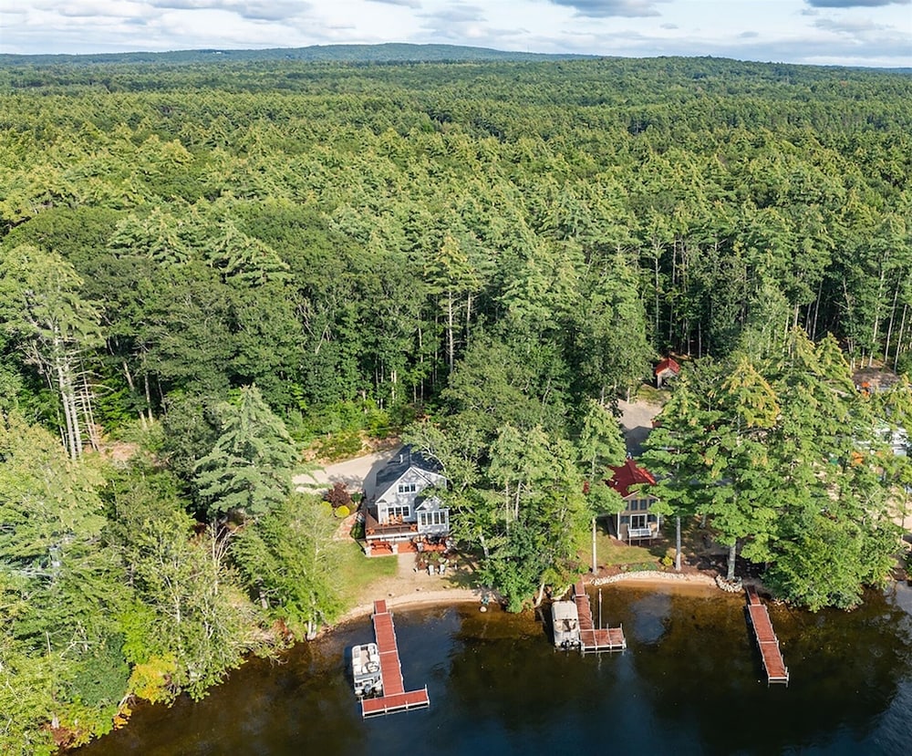 Owl House Limit 8 3 Bedroom Home by RedAwning view 3