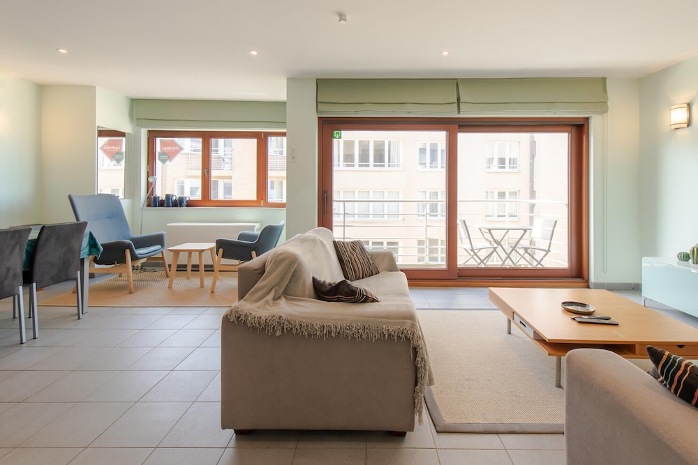Apartment With Terrace and Side sea View