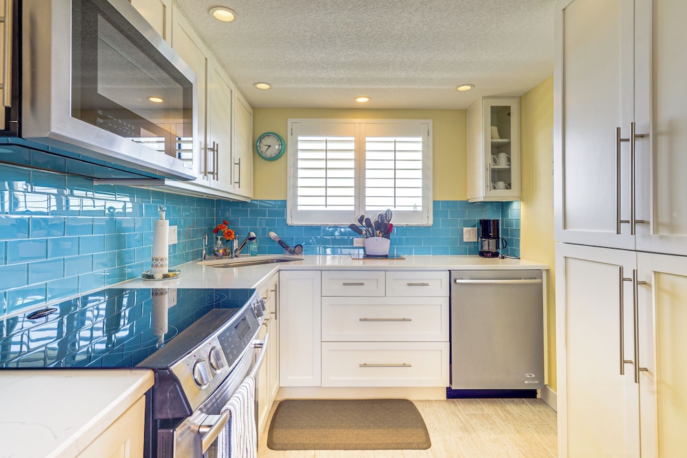 Gulf-view Condo w/ Beach Access in Hudson