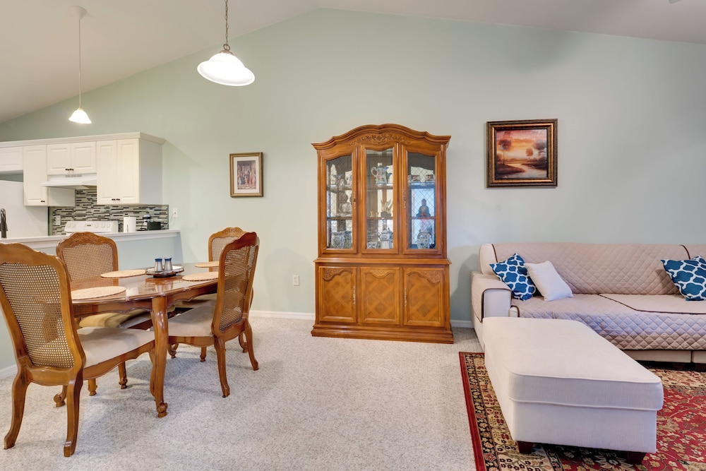 Golf Course Community Home Near Springs & Swimming