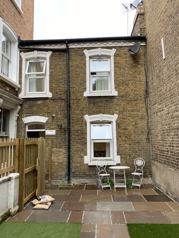 1 Bed House in Sheperds Bush