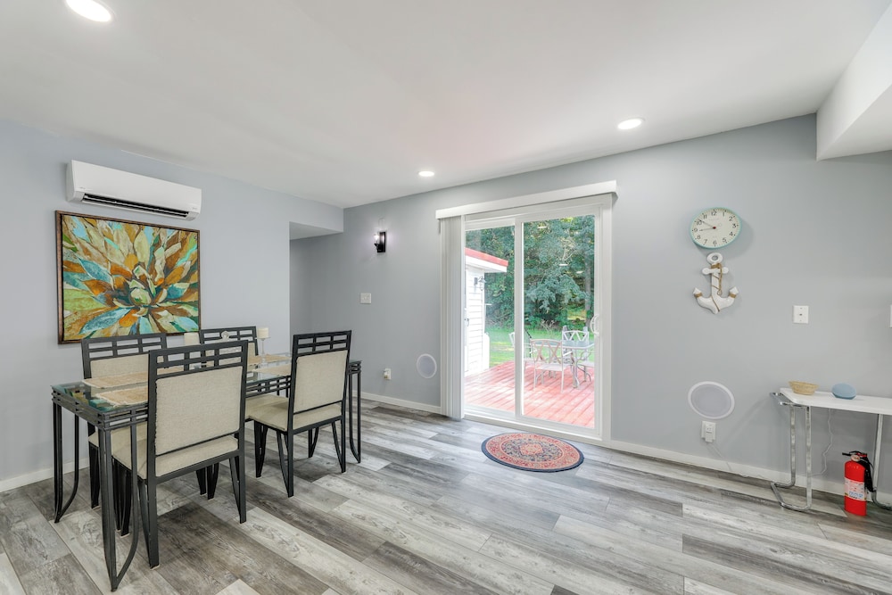 12 Mi to Dtwn Lewes & Beach: Delaware Home w/ Deck