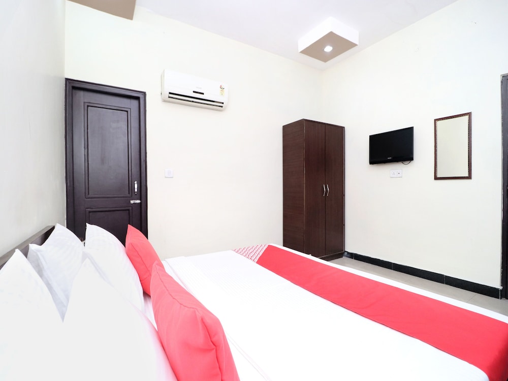 OYO 14860 Hotel Silver Star