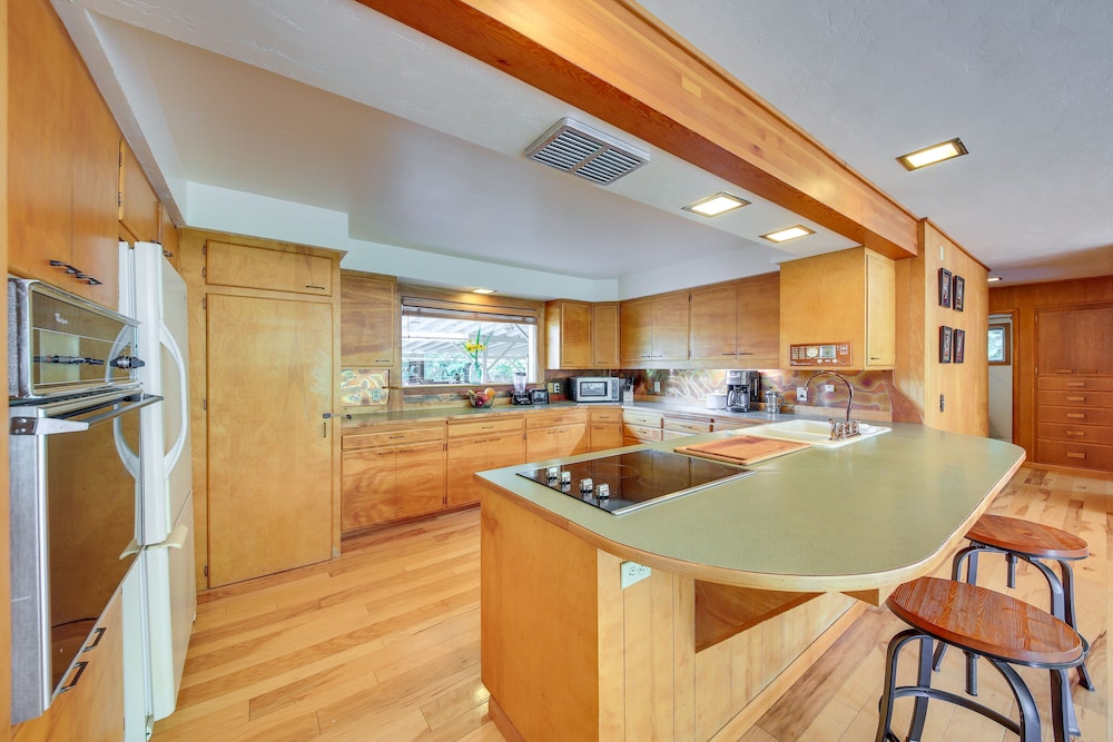 Sandpoint Vacations - 12 Mi to Schweitzer: Spacious Home w/ Deck! - Property Image 4