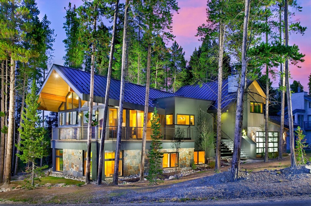 Cloud 4 Bedroom Home by RedAwning
