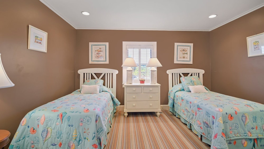 Pawleys Island Vacations - Nicely Furnished Downstairs Villa; That Opens To A Porch Overlooking The Ocean 2 Bedroom Villa by RedAwning - Property Image 4