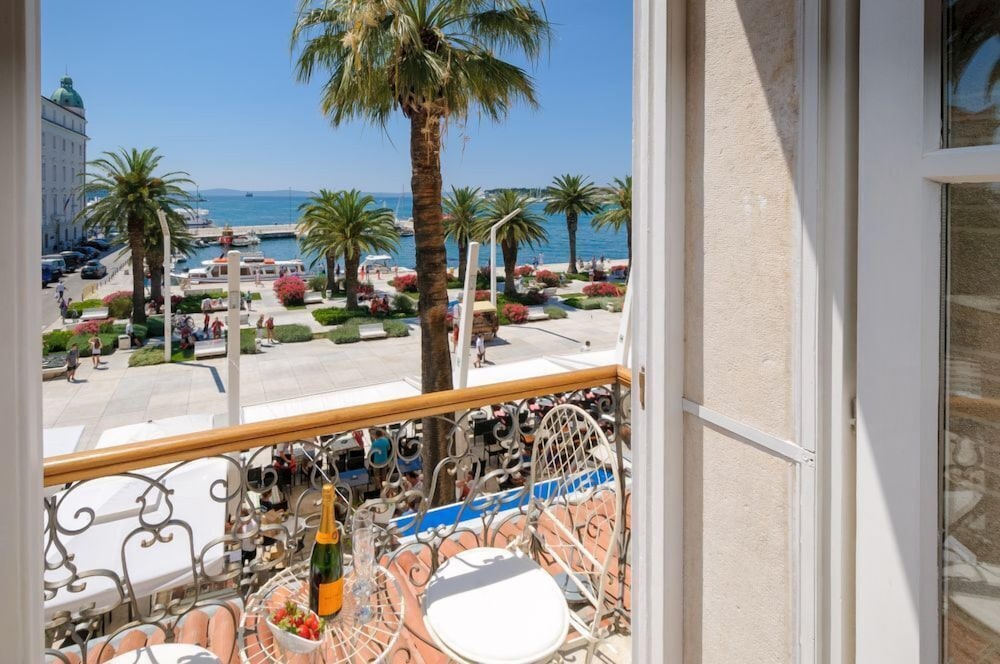Riva and Diocletian Apartments