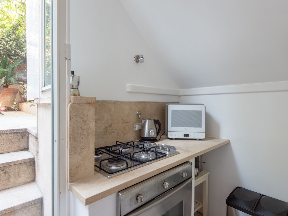 Esquilno Garden Apartment