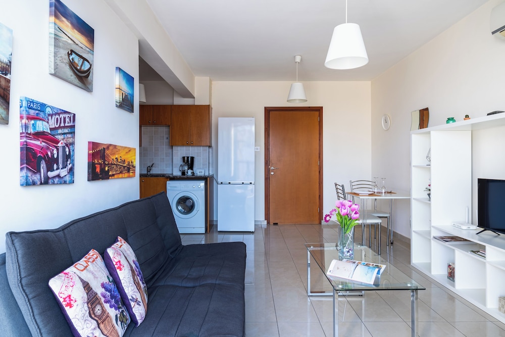 Glade - 1 BR Apt. & Balcony in Larnaca