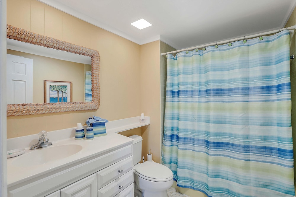 Bungalow-style Beachfront Condo With Pool