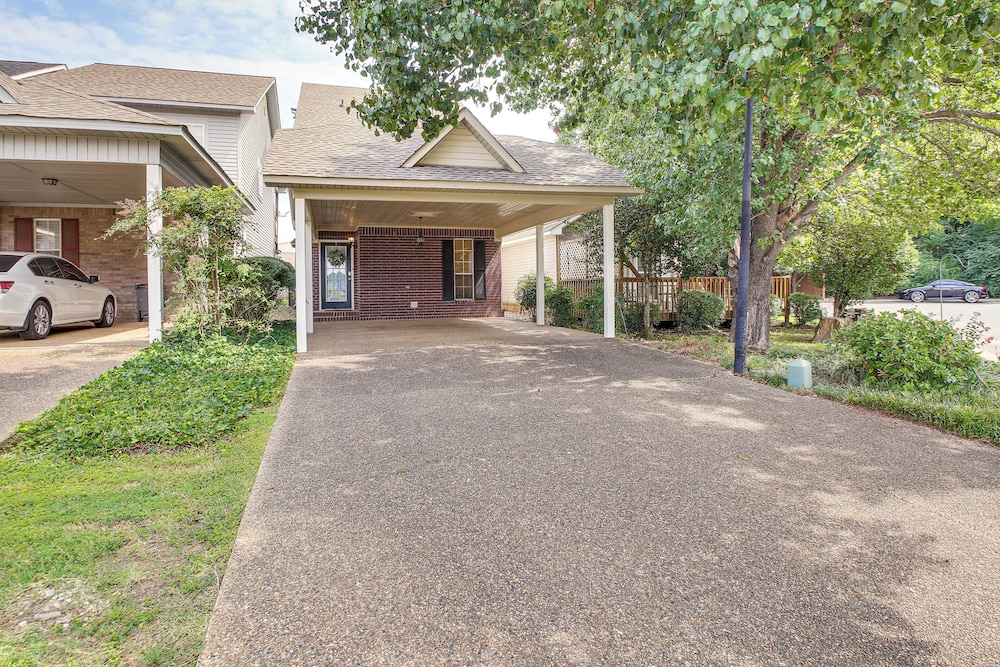 Townhome Near Lake Hamilton & Race Track!