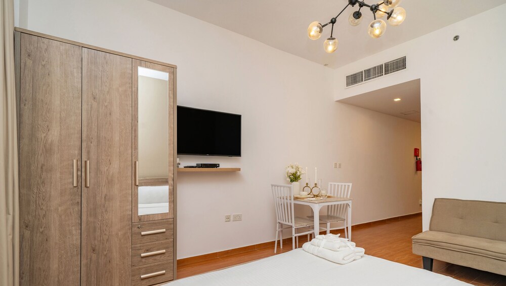 Modern & Stylish Studio in JVT