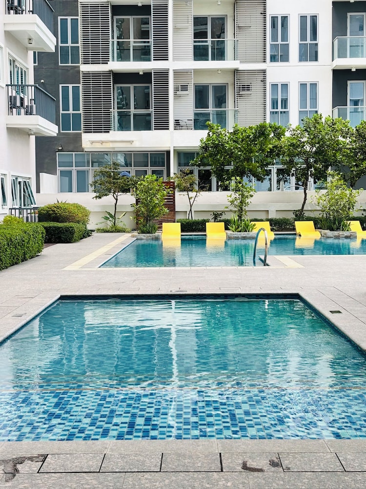 Spacious Comfort & Charm