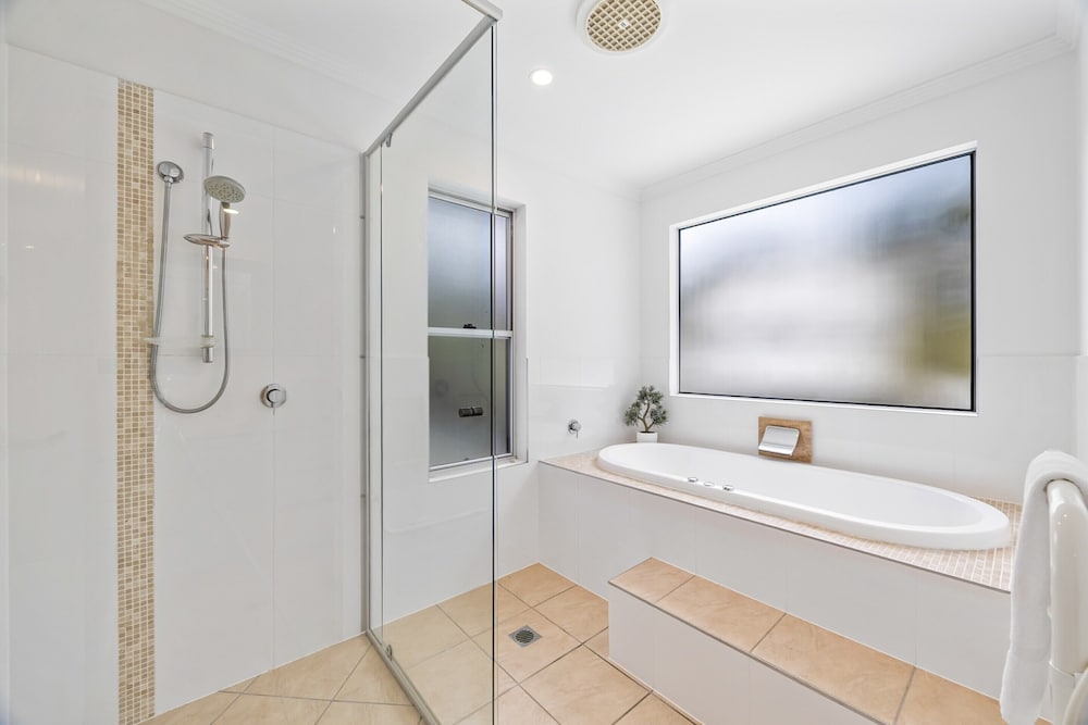 Spacious 3-bed Home With Patio Near Beach