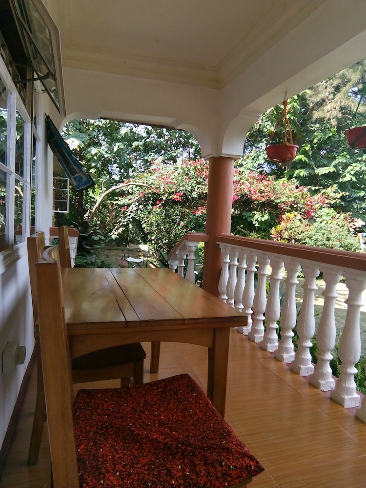 Colonial Residence