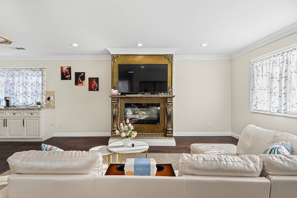 Stunning Roman Design 7bed5bath in Heart San Jose