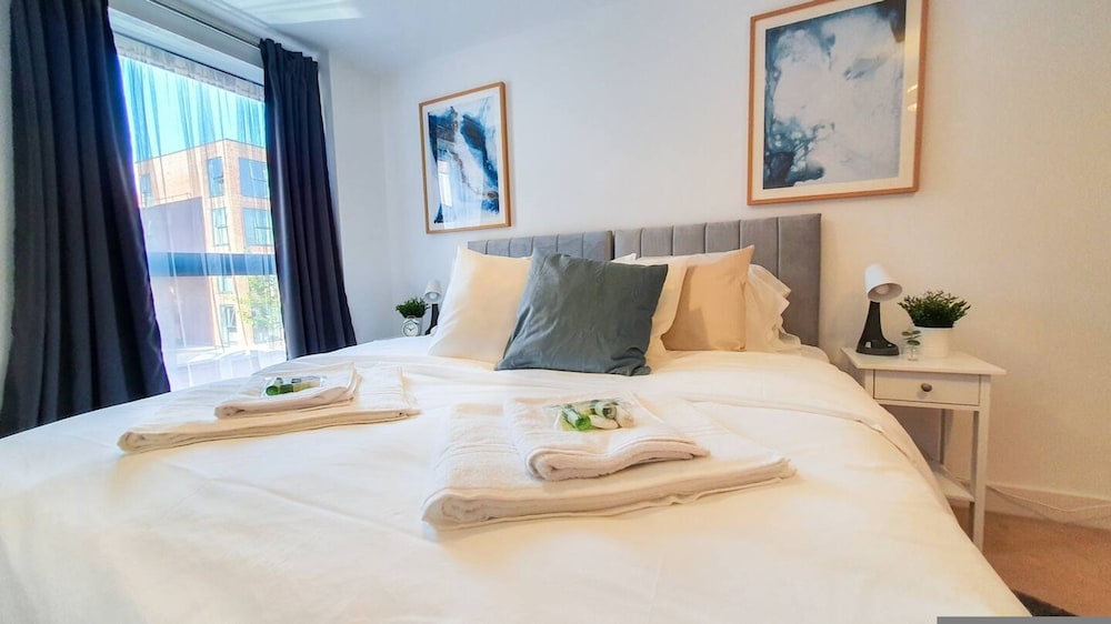 Lovely Flat in Kiln Close With Free Parking