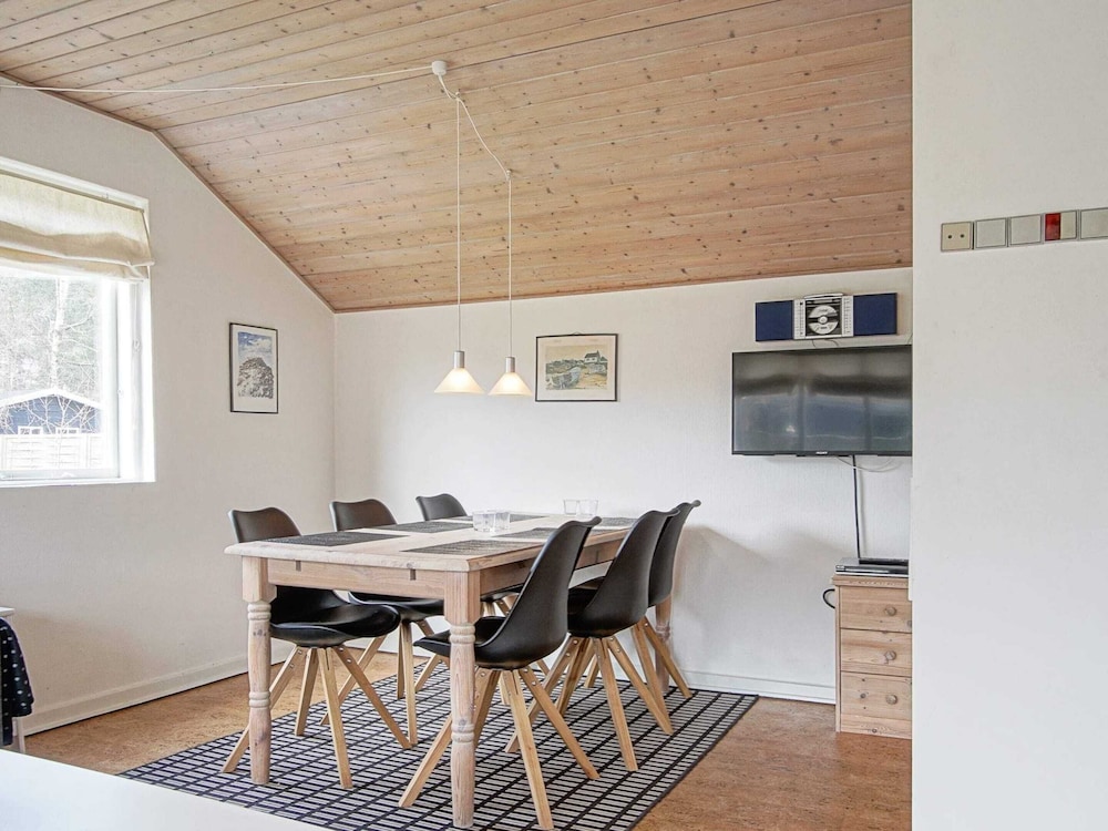 Cozy Holiday Home in NexÃ¸ near Beach of Balka view 5