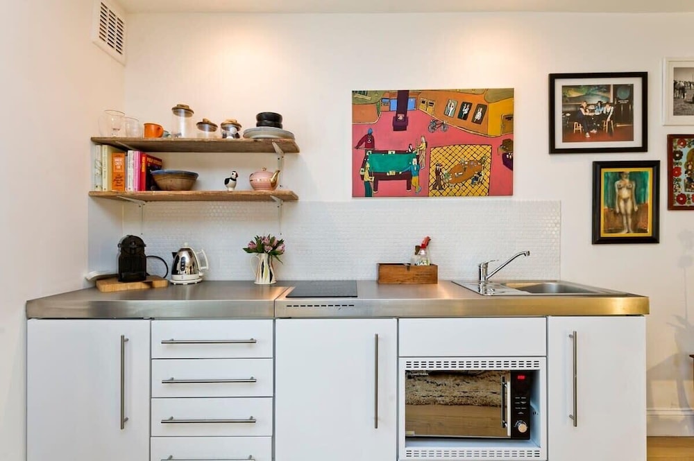 Gorgeous & Grand 5 Bed House, Holland Park