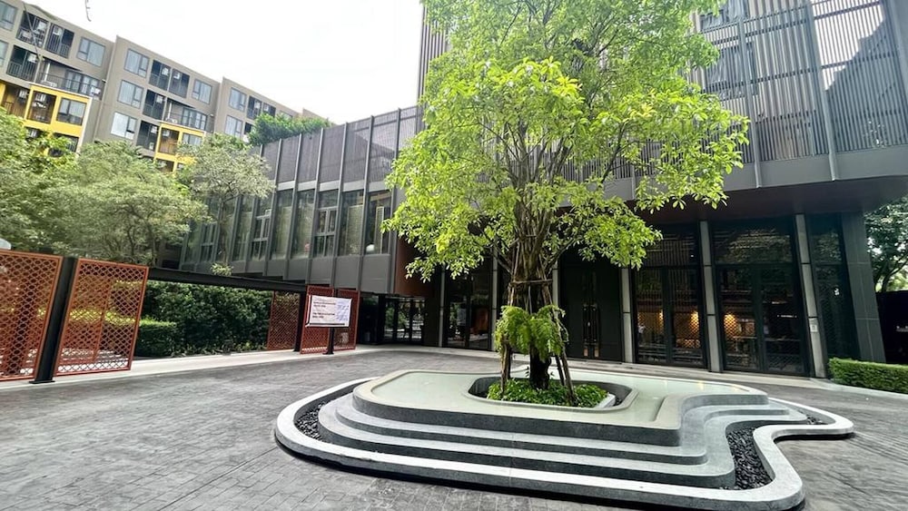The Base - New Studio Great Location, Shared Pool