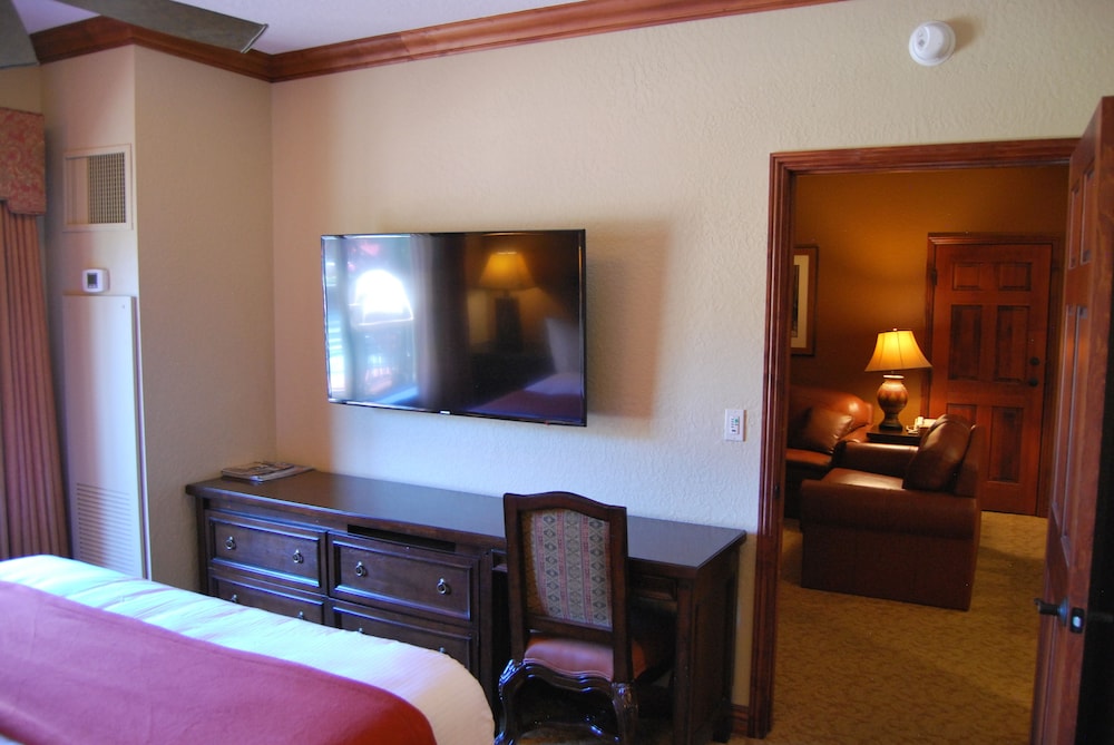 White Pines 2-BD at Westgate - Sandman