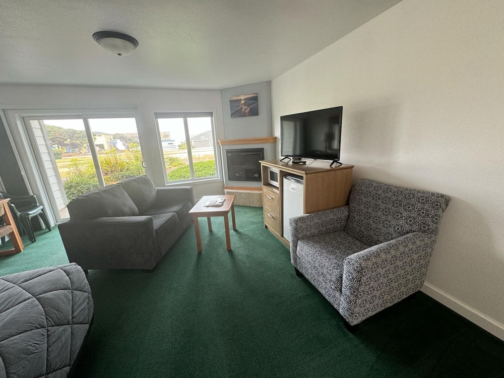 Sunset Oceanfront Lodging