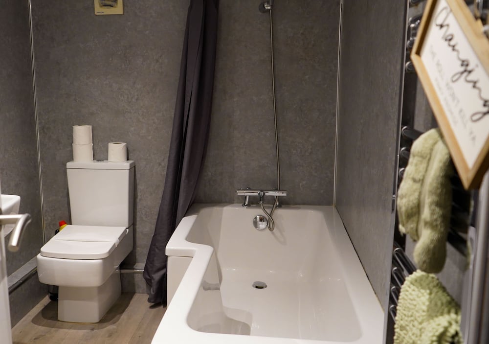 Ivy Cellar With 2 Bedrooms and 1 Bathrooms