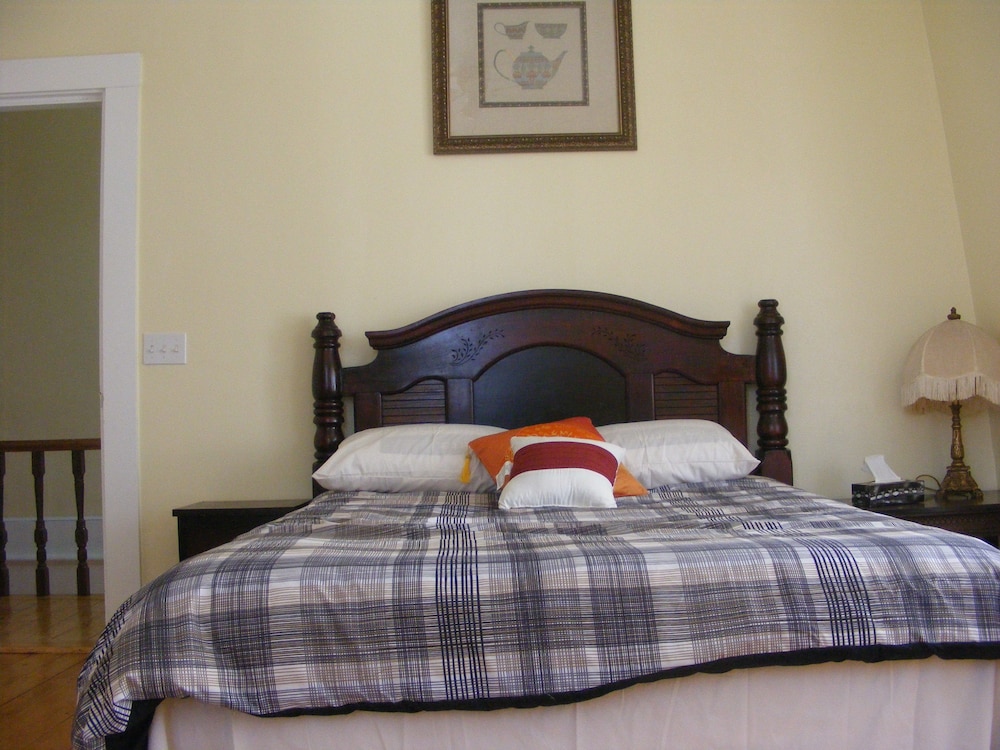 Elevate Rooms at 66 Montague