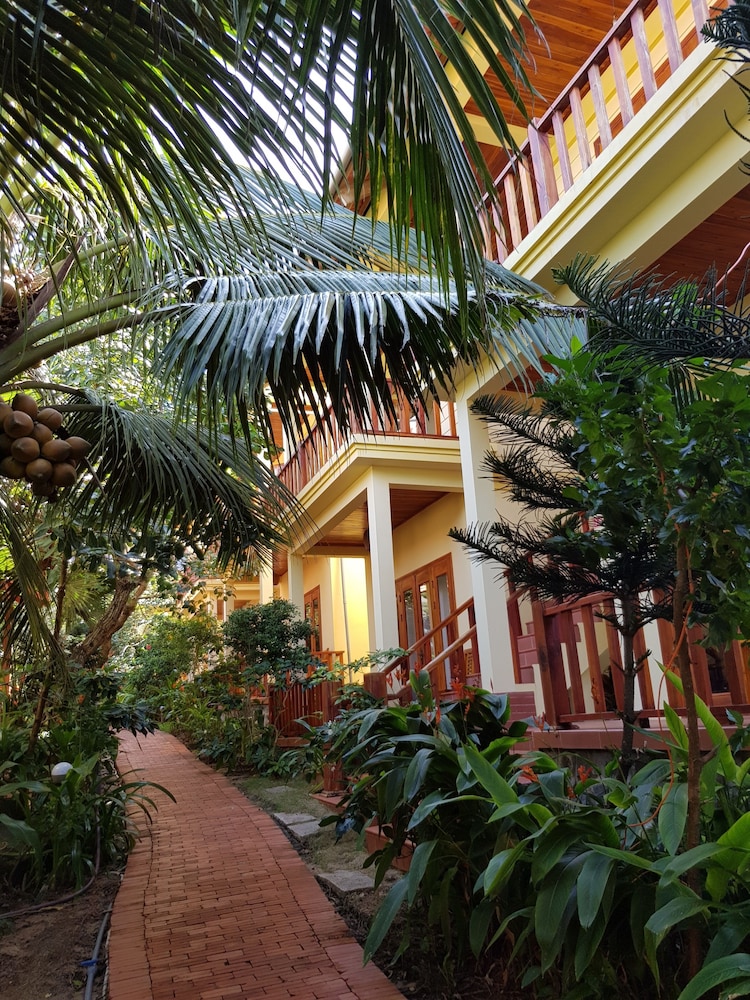 Free Beach Resort