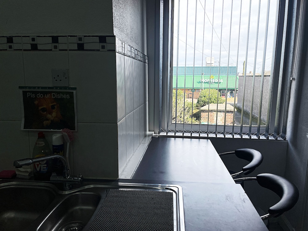 Luxury 3 Bedrooms Entire Flat - Self Check in & Check out, photo 15