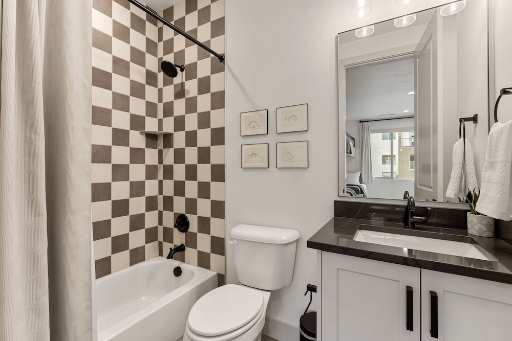 Adventure Central At Desert Color 6 Bedroom Townhouse