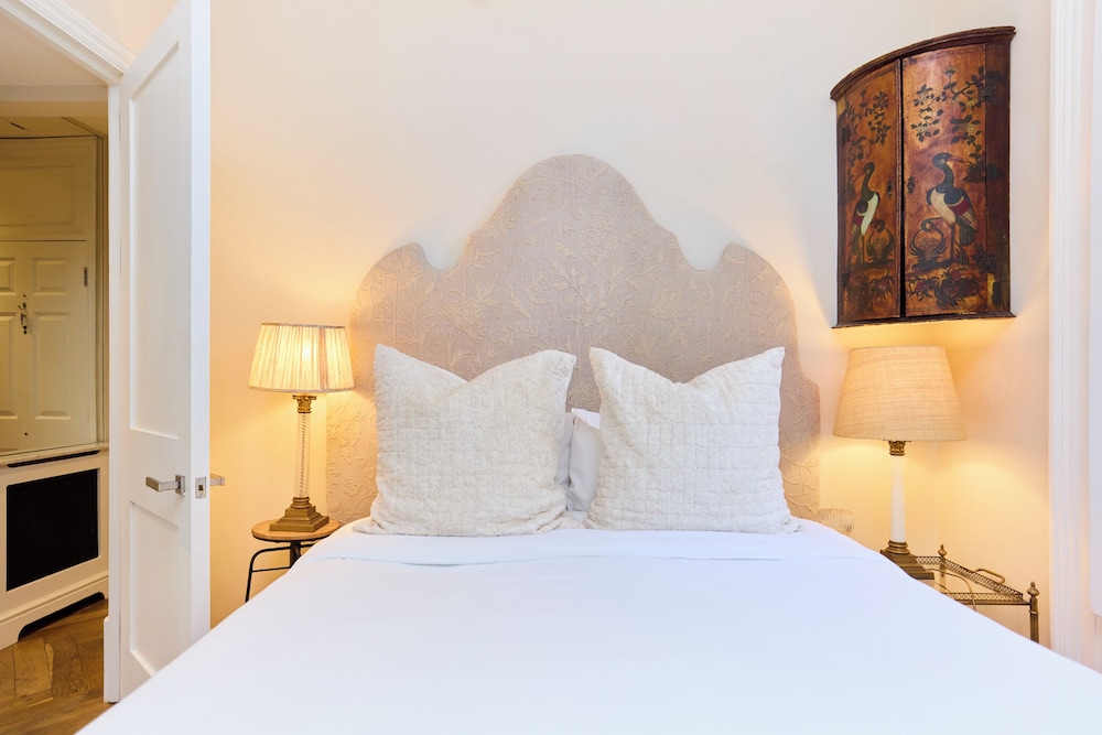 The Kensington Designer's Retreat -1bdr Flat
