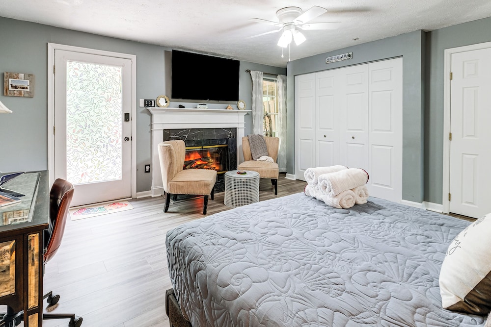 1 Mi to Boardwalk: Convenient North Beach Apt!