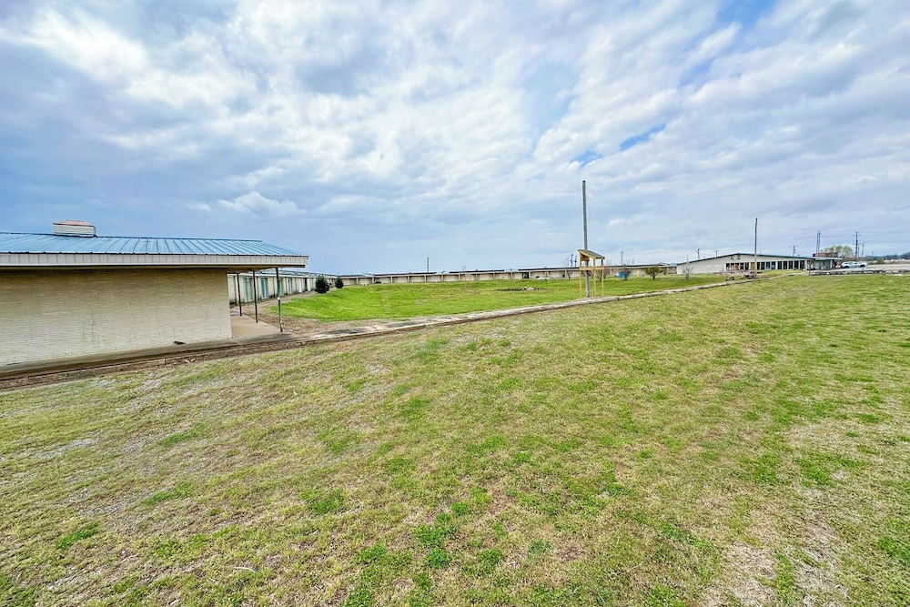 Shamrock Kings Inn By Oyo Marked Tree I-555
