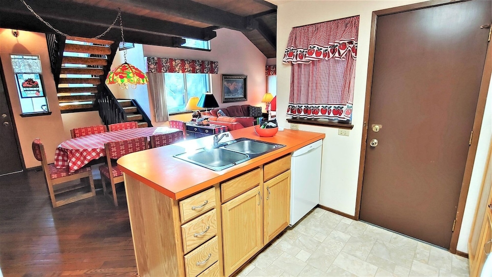 Tennis Village 3 2 Bedroom Apts