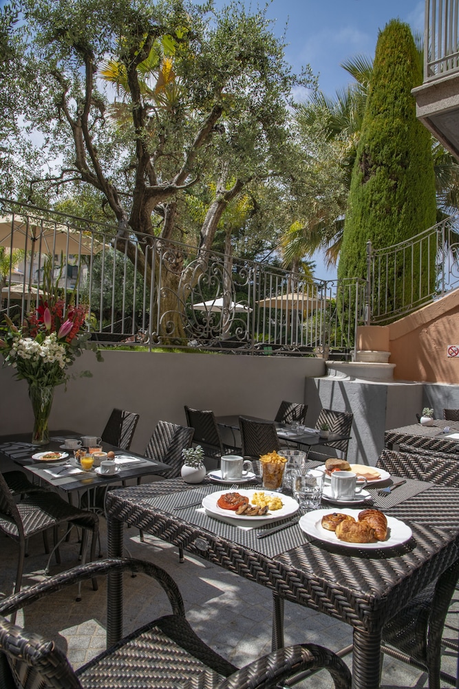 The Rukmapura Park Hotel