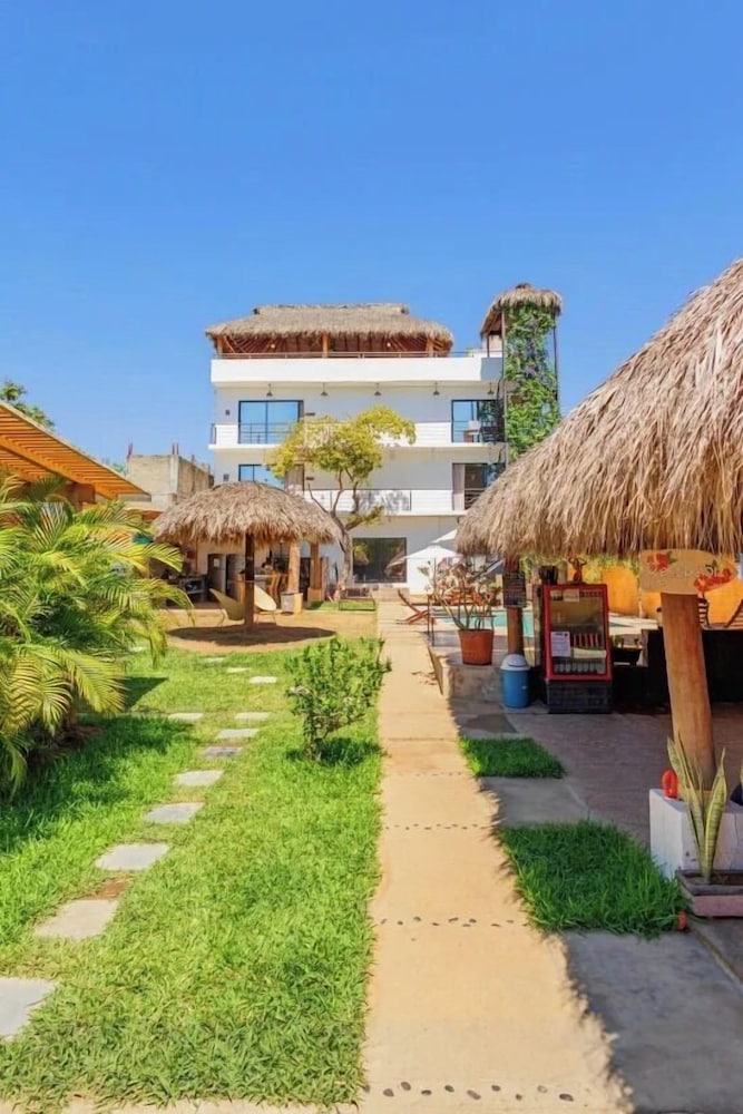 SurfNest Tamarindos