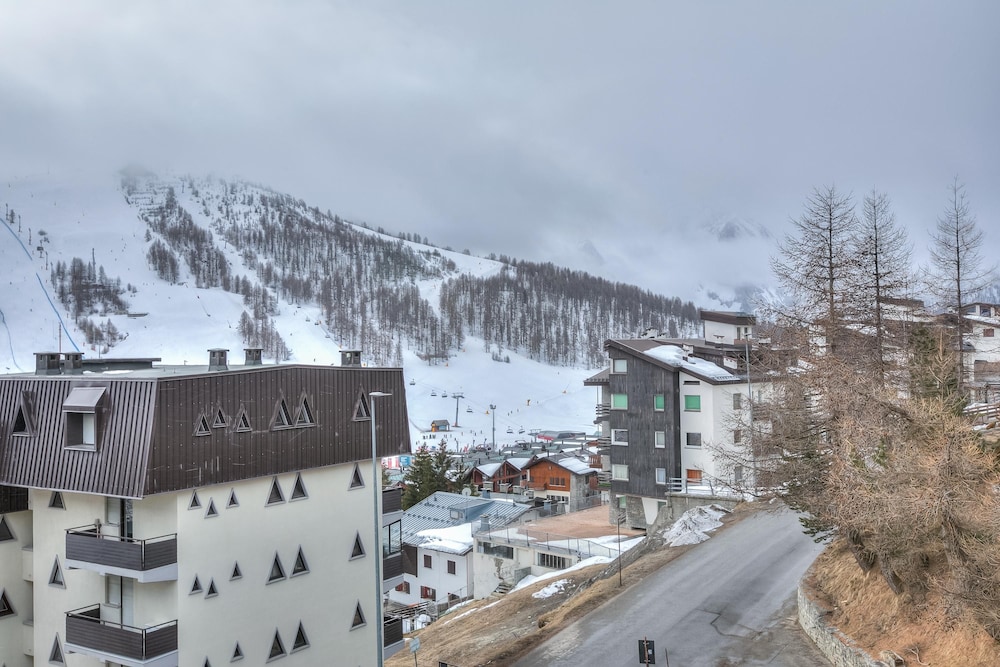 Simona Luxury Apartment few Steps From sk