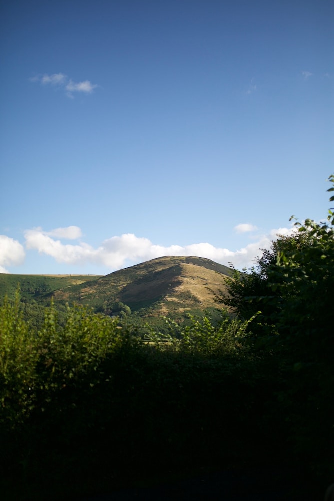 Unique Cabin Wrapped in Beautiful Welsh Scenery