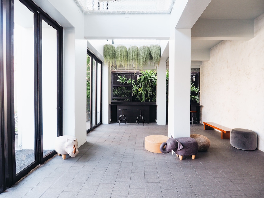 Loyy Hotel - Hostel
