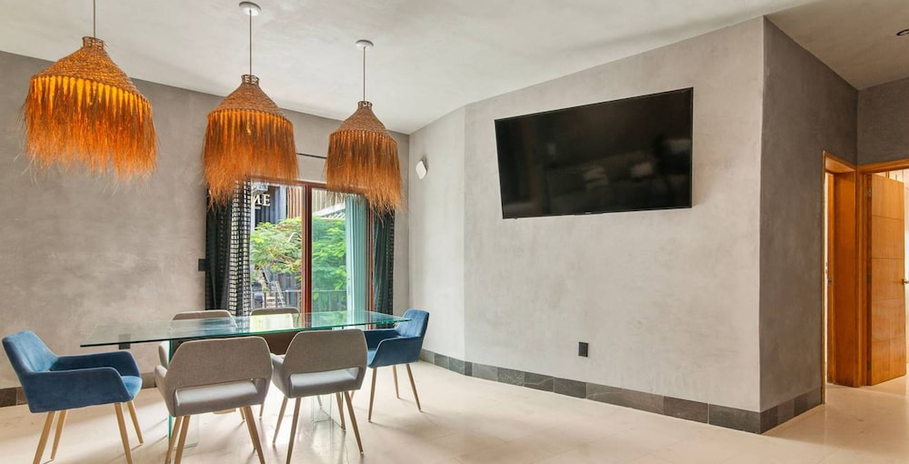 Best Spot on 5th Ave - 2BR With King Beds Style